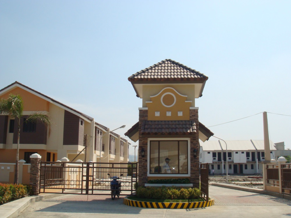 NOTTINGHAM VILLAs Taytay Townhouses = 2.19 M to 2.58 M