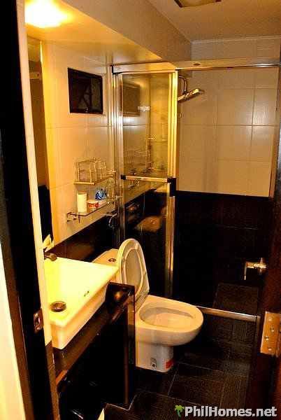 CONDO IN MANDALUYONG, READY FOR OCCUPANCY, RENT TO OWN, 97-99K INITIAL CASH OUT TO MOVE IN! 10% DISCOUNT!!! HURRY!