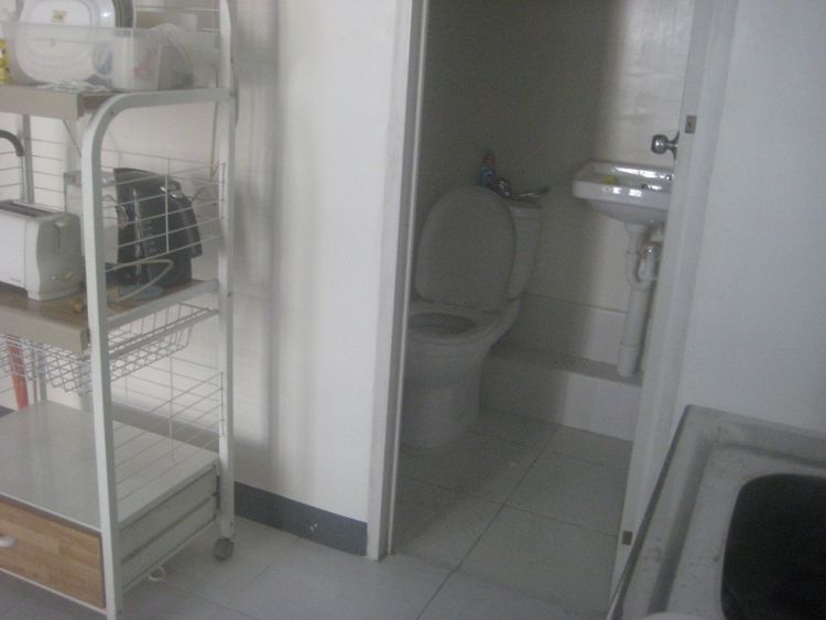 Condo Unit for Sale in Sangandaan, Quezon City by Migrating Owner
