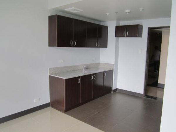READY FOR OCCUPANCY@manhattan parkway in ARANETA CUBAO beside LRT&GATEWAY