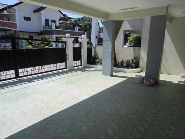 Modern House Fully Furnished w/ Pool Flood Free